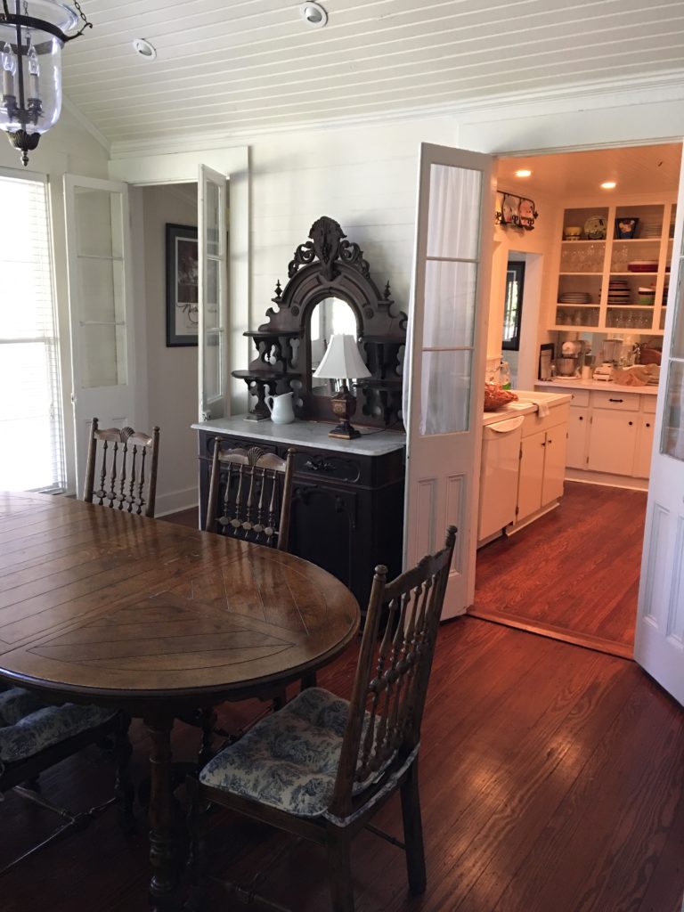 Creole Cottage Bed and Breakfast Located in the Historic District of